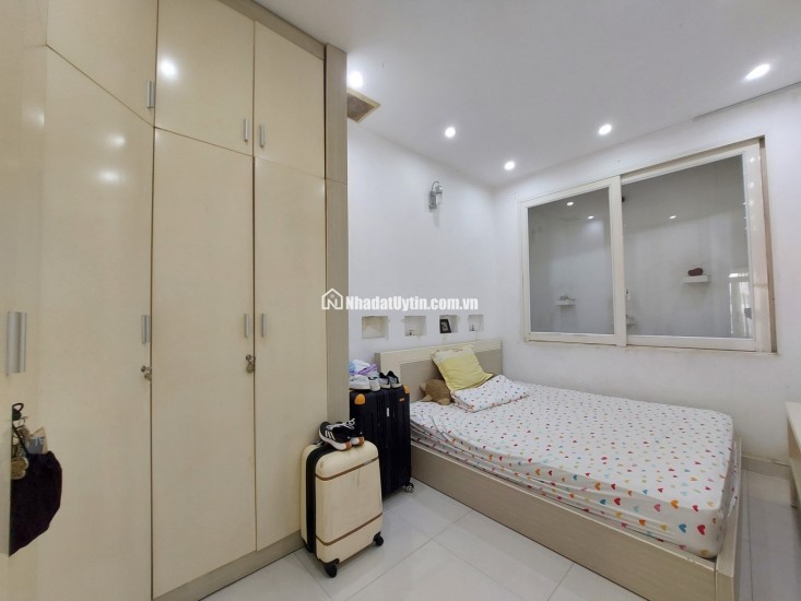 Nhà đẹp đường Phạm Ngũ Lão 5 tầng, 5 phòng ngủ, 54 m2 giá chỉ 13,5 tỷ