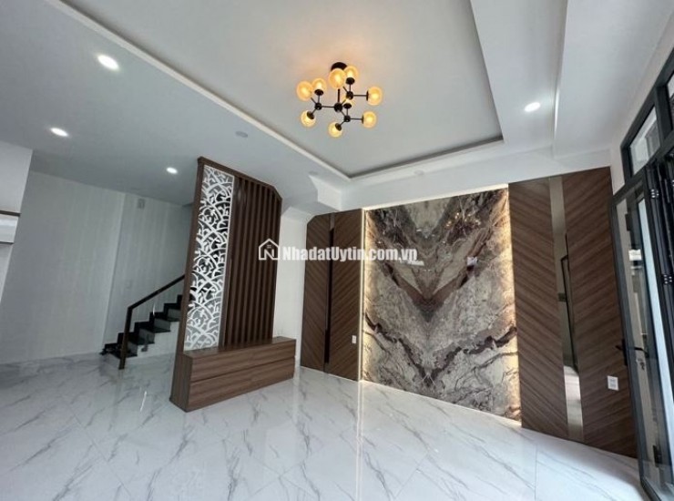BÌNH TÂN - LÔ GÓC HAI MẶT TIỀN - KẾT CẤU 4 TẦNG BTCT - HẺM XE HƠI ĐỖ CỬA - NHÀ MỚI VÀO Ở NGAY - FULL NỘI THẤT SỊN SÒ - NHỈNH 6 TỶ