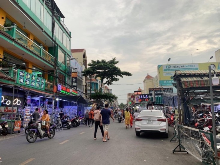 MẶT TIỀN KINH DOANH CHỢ ĐÊM HẠNH THÔNG TÂY - VIEW CÔNG VIÊN THOÁNG MÁT - HỢP ĐỒNG THUÊ 20 TRIỆU - CẦN BÁN GẤP.