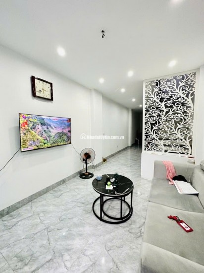 Nhà đẹp Đội Cấn ngõ thông gần phố 38m² x 5 tầng mặt tiền rộng hơn 11 tỷ
