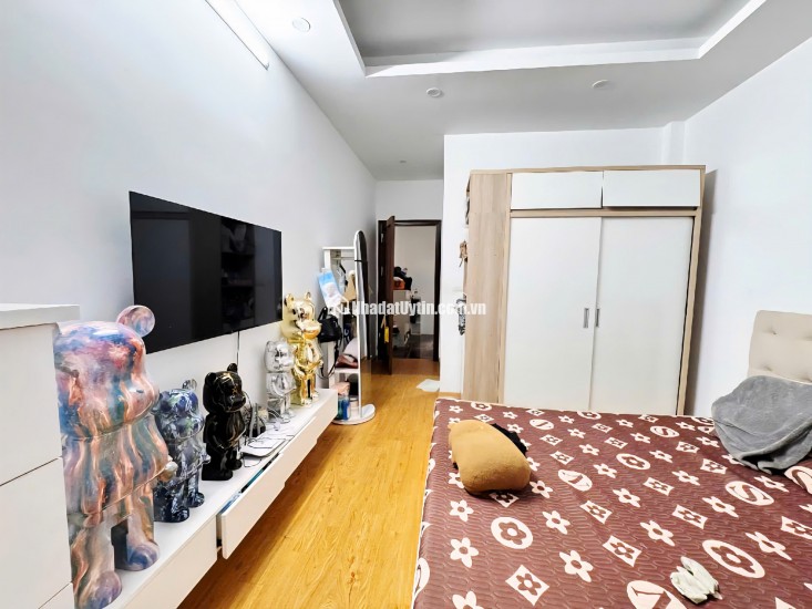 Hiếm nhà đẹp Hoàng Hoa Thám ngõ thông gần phố, ô tô đỗ cổng 42m² x 5 tầng hơn 10 tỷ