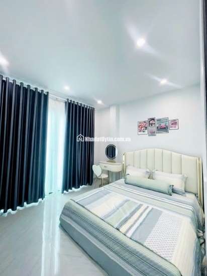 Bán nhà Hoàng Hoa Thám ngõ ô tô thông, gần phố, 44m² x 5 tầng hơn 14 tỷ
