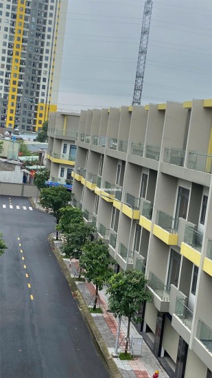 Nhà mặt phố Thống Nhất, Dĩ An: Vị trí vàng, kinh doanh đỉnh, 69m2, 3 tầng, 4PN, 6WC, sổ hồng trao tay, giá hời 8.4 tỷ!