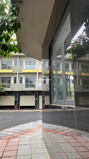 Nhà mặt phố Thống Nhất, Dĩ An: Vị trí vàng, kinh doanh đỉnh, 69m2, 3 tầng, 4PN, 6WC, sổ hồng trao tay, giá hời 8.4 tỷ!