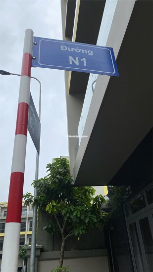 Nhà mặt phố Thống Nhất, Dĩ An: Vị trí vàng, kinh doanh đỉnh, 69m2, 3 tầng, 4PN, 6WC, sổ hồng trao tay, giá hời 8.4 tỷ!