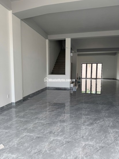 Nhà mặt tiền Phạm Văn Đồng, ngay Gigamall. DT 7.4x29 nhà 1 trệt 2 lầu mới xây