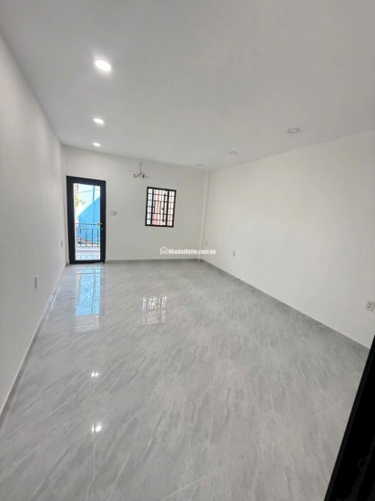 16 TRIỆU: NHÀ NGUYÊN CĂN 3 TẦNG TÂN BÌNH- LÝ THƯỜNG KIỆT- 4m X 17m– 4 PHÒNG NGỦ MỚI. VŨ 0933910039