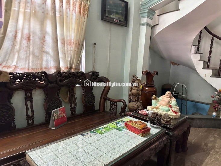 Bán nhà mặt tiền Dương Công Khi, Hóc Môn. DT 200m2, 3 tầng, 6PN. Sổ hồng, giá 15 tỷ.