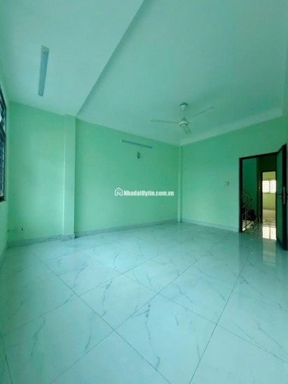 7.2 TỶ, MẶT TIỀN TRUNG TÂM P3 GÒ VẤP, NGAY BV 175, 3 TẦNG, 80m2, NGANG GẦN 6.5m