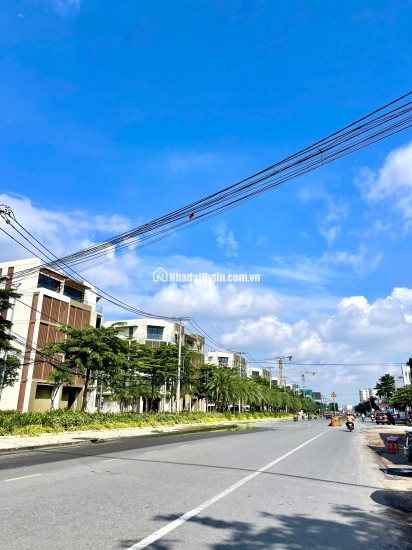 Nhà 4 tầng, 1 xẹt Đỗ Xuân Hợp, Phước Long B (Q9 cũ), đối diện chợ, 4 phòng ngủ, nhỉnh 5 tỷ