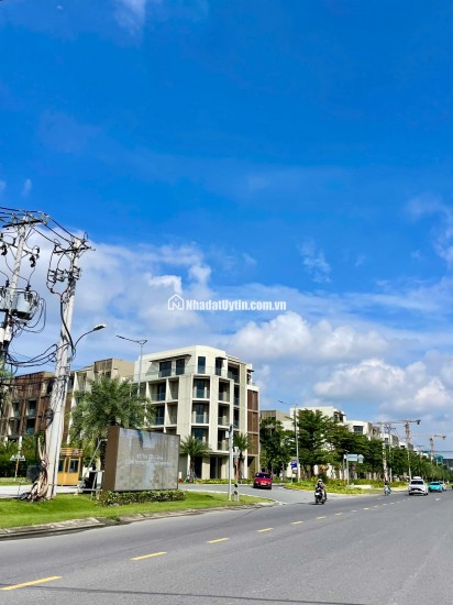 Nhà ngang 5m, hẻm xe hơi Đỗ Xuân Hợp, Sổ vuông vức, không lỗi phong thủy nhỏ hơn 4 tỷ