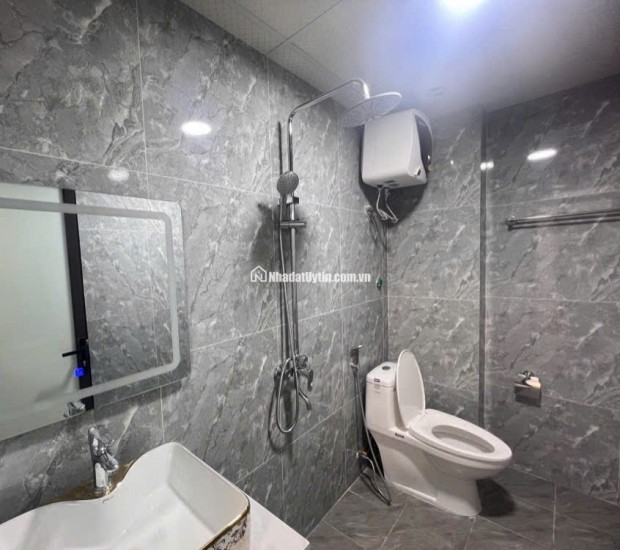 SIÊU HÓT - BÁN NHÀ TRUNG TÂM THẠCH BÀN- 30M², MT 4.5 M - 5 tầng – CHỈ 6.X TỶ,  Ô TÔ TRÁNH