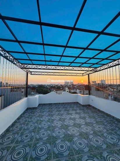 Nhà Ngọc Lâm xây mới 6 tầng – 47m – thang máy, ôtô đỗ trong nhà, 2 mặt thoáng, giá 11.7 tỷ