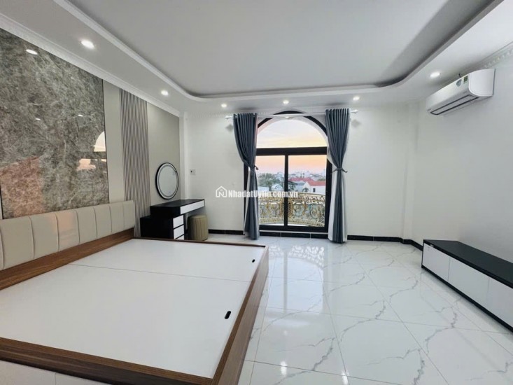 Nhà Ngọc Lâm xây mới 6 tầng – 47m – thang máy, ôtô đỗ trong nhà, 2 mặt thoáng, giá 11.7 tỷ