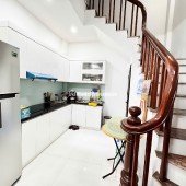 Hiếm nhà đẹp Hoàng Hoa Thám ngõ thông gần phố, ô tô đỗ cổng 42m² x 5 tầng hơn 10 tỷ