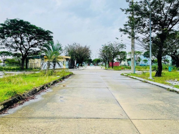 Bán đất thổ cư 250m2 đường Nguyễn Tất Thành, Liên Chiểu, Đà Nẵng. Giá 8 tỷ, sổ đỏ, hướng Đông Nam. LH: 0877661879