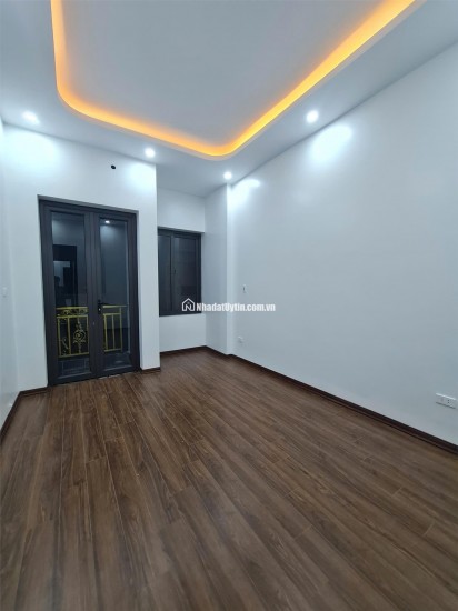 Bán nhà riêng Hoàng Mai, giá 10.6 tỷ, DT 48m2, nhà đẹp mới koong 10m ô tô gần