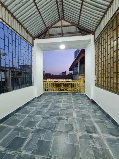 Bán nhà riêng Hoàng Mai, giá 10.6 tỷ, DT 48m2, nhà đẹp mới koong 10m ô tô gần