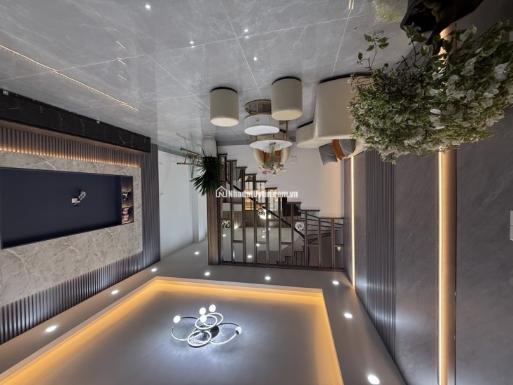  Đại La – 45m – 5 Tầng – Mặt Tiền 5m – Giá: 10.8 Tỷ