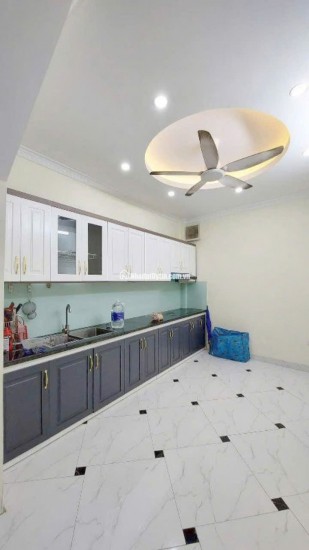 Bán nhà 4 tầng Vũ Tông Phan - Ngõ rộng ô tô đỗ sát nhà giá 4,1  tỷ - Nhà chưa sổ