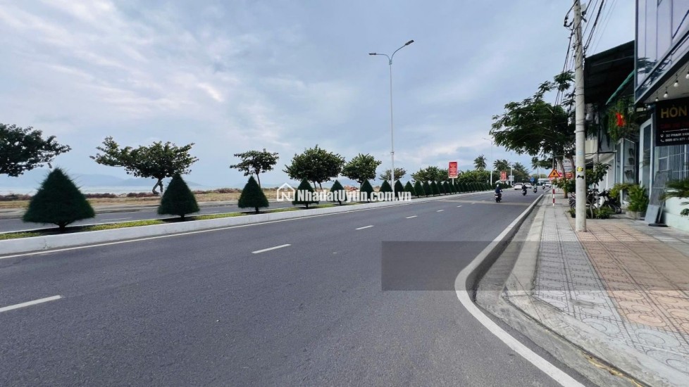 BÁN NHANH TÒA NHÀ PHỐ LÔ GÓC KINH DOANH NGHỈ DƯỠNG VIEW BIỂN PHẠM VĂN ĐỒNG NHA TRANG GIÁ BÁN 17 TỶ 500 TRIỆU 11 PHÒNG  NGỦ