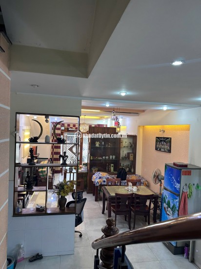 Nhà HXH đường ĐHT02, sát chợ, 5 x 18m, 4 tấm, 7 PN