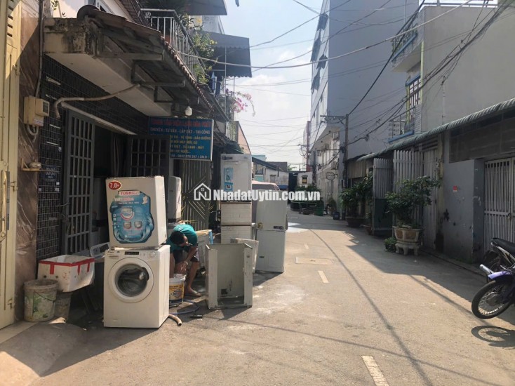 Cho thuê nhà hẻm 8m Đường Số 18, Bình Hưng Hòa, Bình Tân, 4 x 17m, 6 triệu