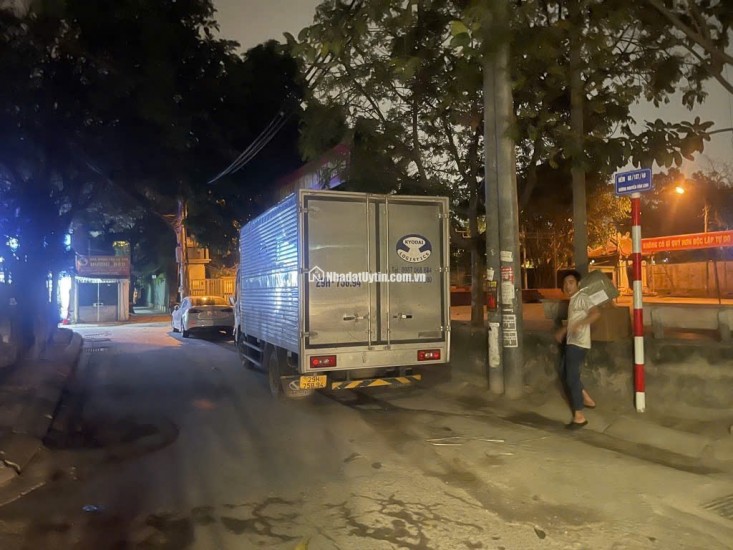 Bán nhà Nguyễn Văn Linh. 31,5m . Mặt đường kinh doanh . View hồ, ô tô tránh . Nhiều tiện ích , Tầng 1 kinh doanh được, Hàng hiếm còn xót lại . Gía