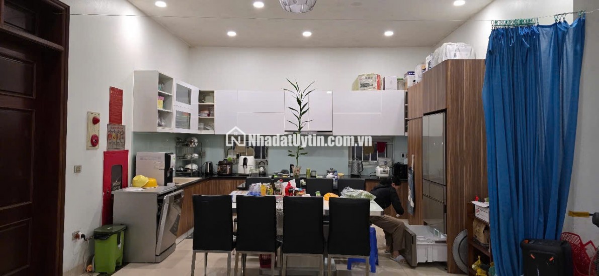 CHO THUÊ VĂN PHÒNG – NHÀ XƯỞNG THỜI TRANG KHÉP KÍN