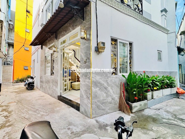 SIÊU PHẨM THÍCH QUẢNG ĐỨC – PHÚ NHUẬN  5 TẦNG ĐẸP - NGANG KHỦNG 5.4M - FULL NỘI THẤT