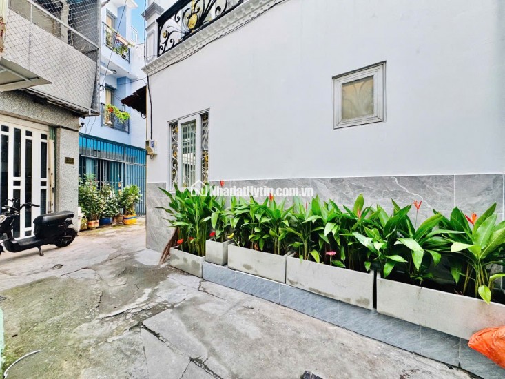 SIÊU PHẨM THÍCH QUẢNG ĐỨC – PHÚ NHUẬN  5 TẦNG ĐẸP - NGANG KHỦNG 5.4M - FULL NỘI THẤT