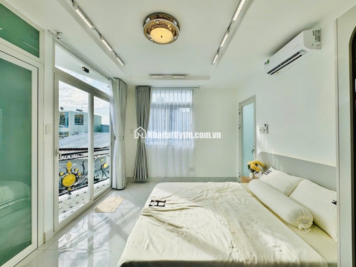 SIÊU PHẨM THÍCH QUẢNG ĐỨC – PHÚ NHUẬN  5 TẦNG ĐẸP - NGANG KHỦNG 5.4M - FULL NỘI THẤT