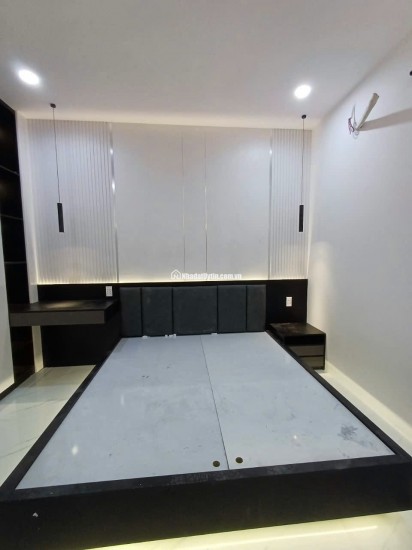 Bán rất gấp Mặt Tiền CXBH Quận 10, DT:4.5x15, T+5L Gái 18.5 tỷ TL