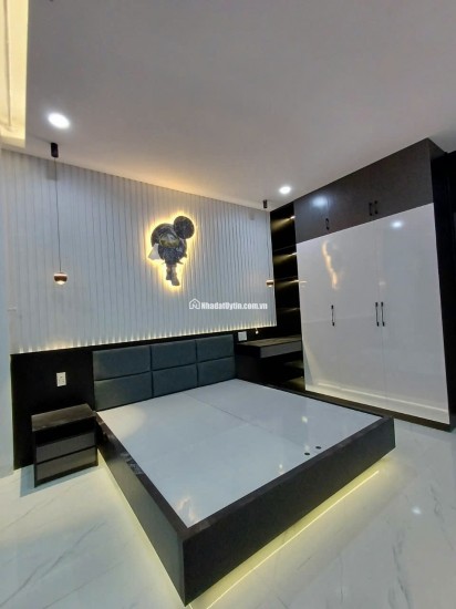 Bán rất gấp Mặt Tiền CXBH Quận 10, DT:4.5x15, T+5L Gái 18.5 tỷ TL