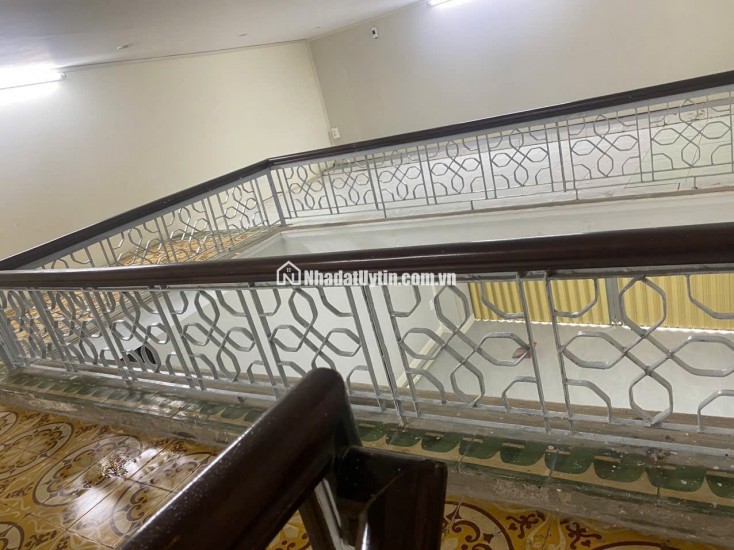 Cho thuê mặt phố Hàng Chĩnh, nhà mới sửa sạch đẹp