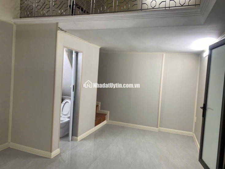 Cho thuê mặt phố Hàng Chĩnh, nhà mới sửa sạch đẹp