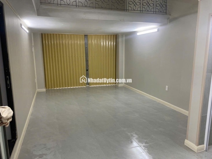 Cho thuê mặt phố Hàng Chĩnh, nhà mới sửa sạch đẹp