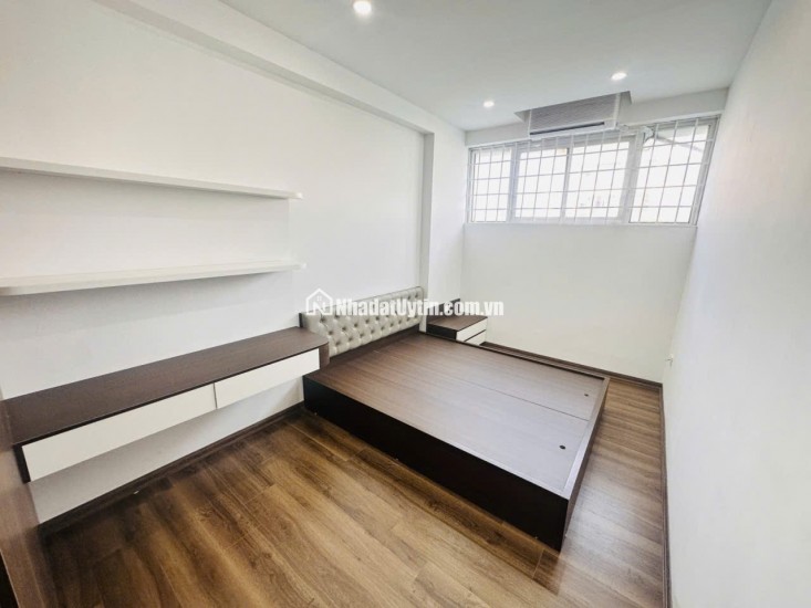 Bán gấp – Lô góc-Chung cư Toà A2- Nguyễn Đức Cảnh – Hoàng Mai – 134m2 – 4 ngủ - 8,5 tỷ