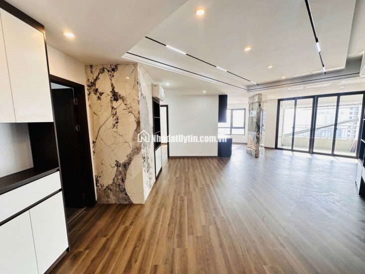 Bán gấp – Lô góc-Chung cư Toà A2- Nguyễn Đức Cảnh – Hoàng Mai – 134m2 – 4 ngủ - 8,5 tỷ