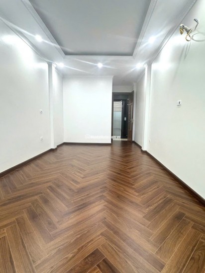 Bán nhà -Định Công Thượng- 37m2 – 6 tầng thang máy – ô tô – kinh doanh – ngõ thông- chào 11.5 tỷ.