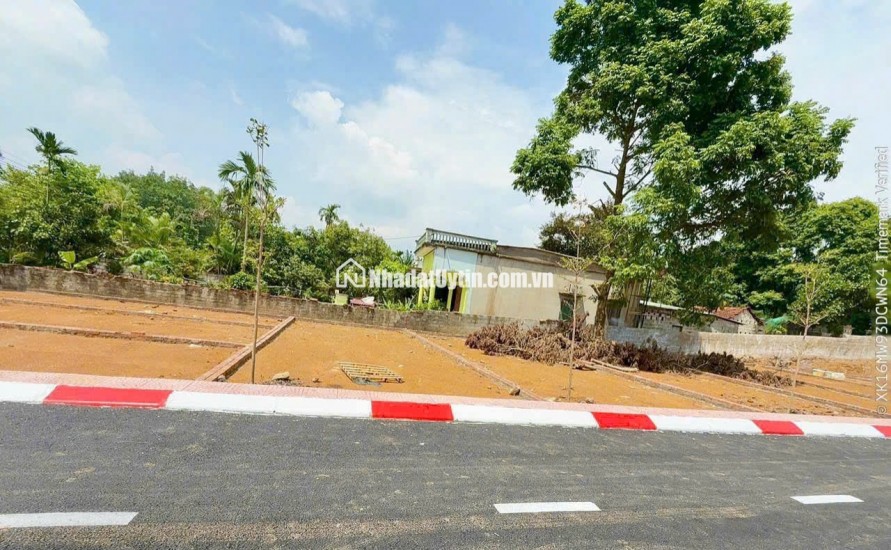 tôi chuyển đổi kinh doanh nên cần tiền bán gấp mảnh đât 300tr đất ở đô thị xung quanh đủ tiện ích