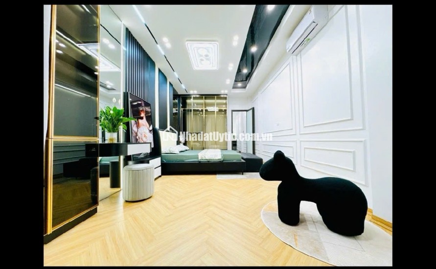 BÁN NHÀ ĐẸP PHƯỜNG CẦU GIẤY 50M 7 TẦNG CÓTHANG MÁY