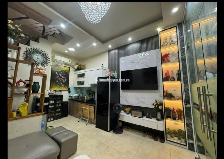 BÁN NHÀ ĐẸP PHƯỜNG CẦU GIẤY 50M 7 TẦNG CÓTHANG MÁY