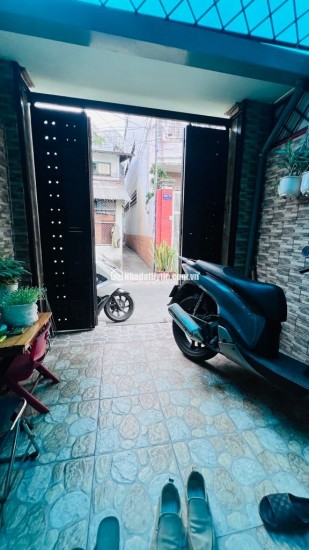 Nhà đẹp Q.10 - CMT8 - hẻm xe hơi thông - 48m2 - 4 tầng - giá 8ty2
