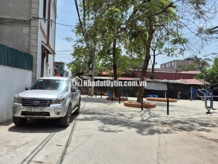 Nhà mặt phố ô tô tránh, mới xây xong, kinh doanh sầm uất, tiềm năng tăng giá tốt.