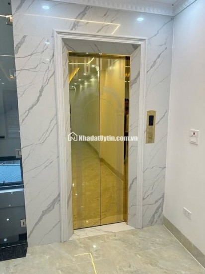 Nhà mặt phố ô tô tránh, mới xây xong, kinh doanh sầm uất, tiềm năng tăng giá tốt.