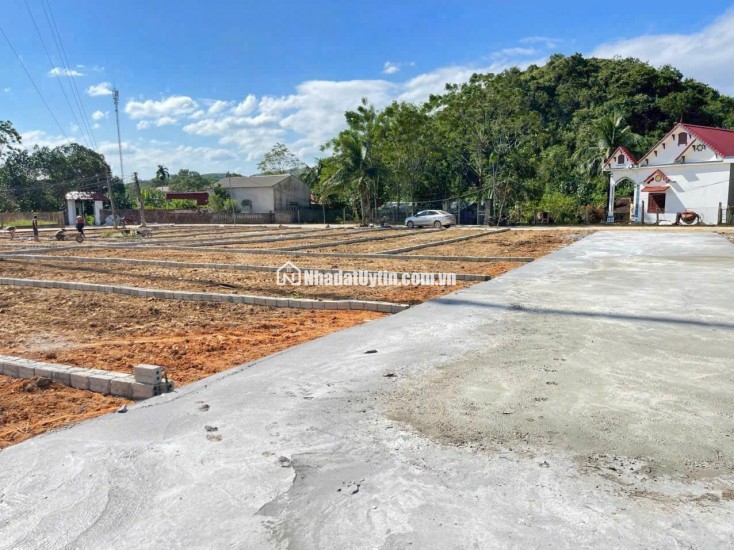 Xả lỗ lô đất Thạch Qảng, TH. Vị trí đắc địa Sát KCN, ngay đường mòn Hồ Chí Minh, Diện tích 212,4m2  full thổ cư giá 195 triệu