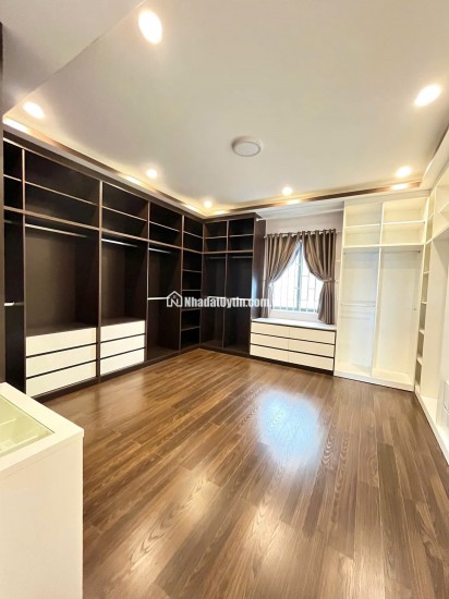 Nhà 3 Tầng Mới Hiện Đại Có Thang Máy Tiện Nghi Trong Khu Đô Thị Văn Minh Ở Nha Trang.