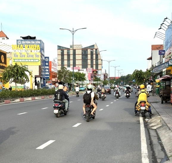 NHÀ ĐẸP 135M2, ĐƯỜNG 1A HOÀNG HỮU NAM, Q9 KẾT NỐI NHIỀU TIỆN ÍCH 6TỶ85