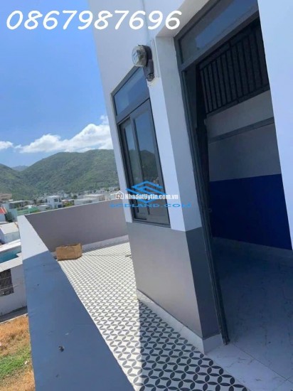 BÁN GẤP! NHÀ PHỐ 4 TẦNG 13 PHÒNG KINH DOANH, ĐANG HỢP ĐỒNG THUÊ DÒNG TIỀN ỔN ĐỊNH – VĨNH TRƯỜNG, NHA TRANG